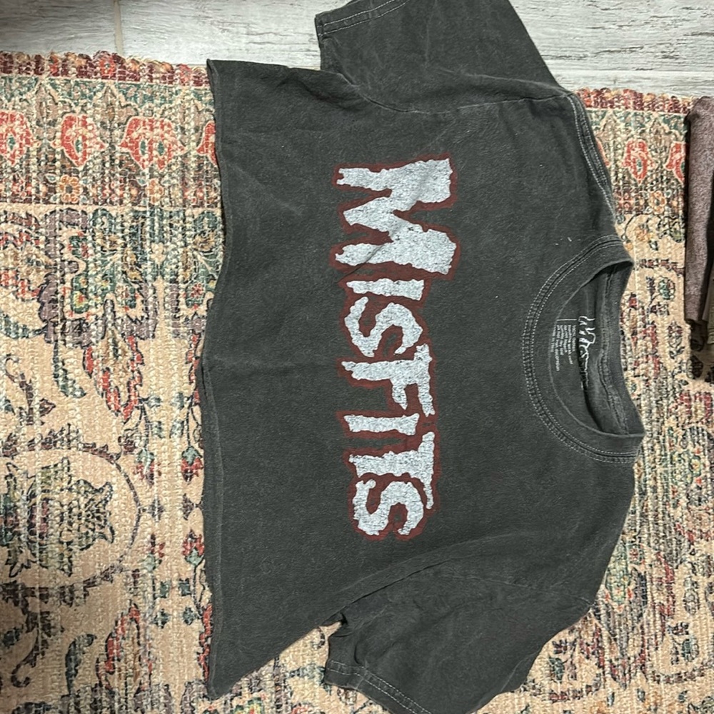 Dark rusty, gray misfit crop top